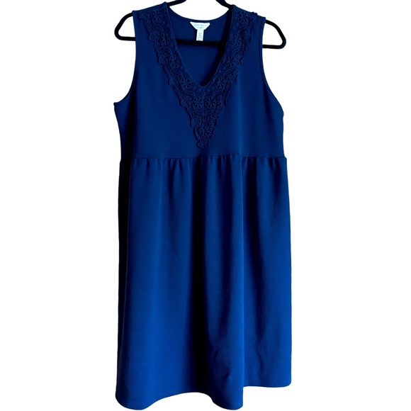 Three Seasons Maternity Dresses & Skirts - 🌸 3/$25 Three Seasons Maternity~‎Navy High Waist, A-line V-neck Dress Crochet XL